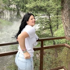 Meet your Posher, Addison